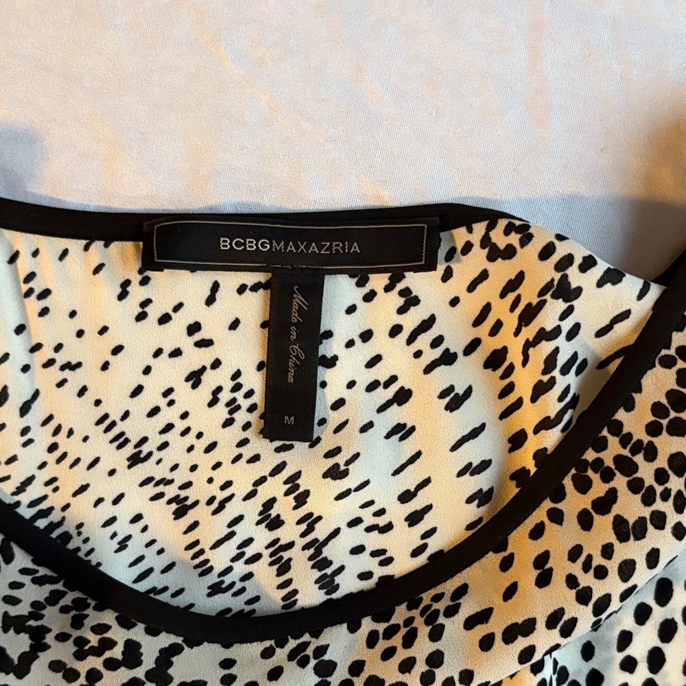 BCBGMaxAzria Monochrome Patterned Dress with Tie - Picture 7 of 7